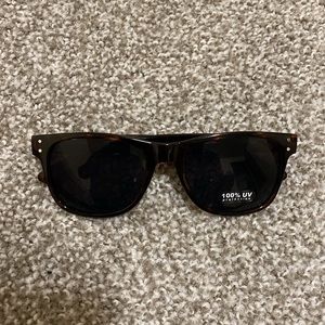 New Express Men’s Wayfarer Sunglasses